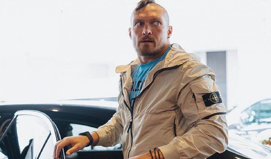 Амір Хан: «Незважаючи на те, що Усик набрав 15 кілограмів, він у відмінній формі»
