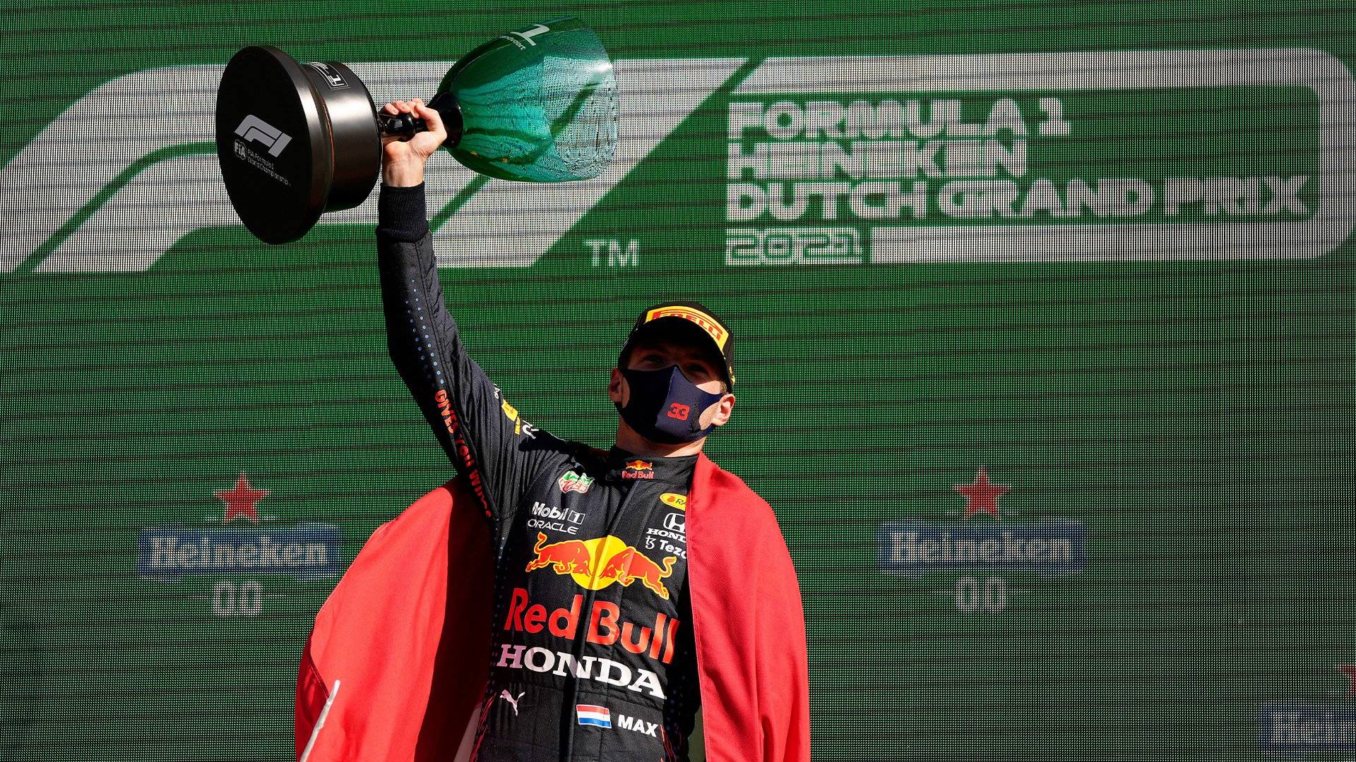 Отец Ферстаппена не исключает, что Макс может провести всю карьеру в Red Bull