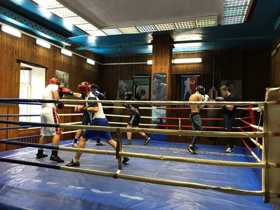 Невідомі намагаються захопити київський клуб боксу