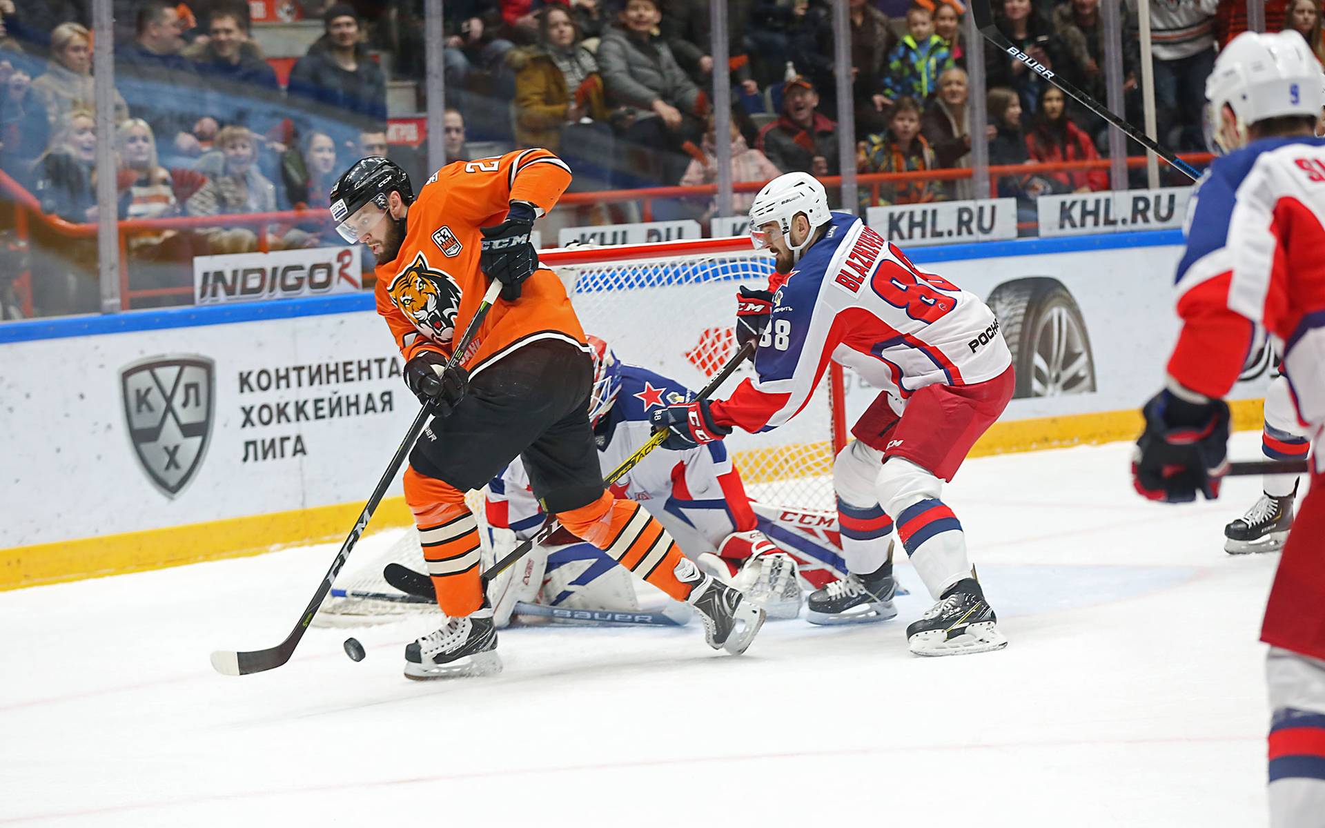 «Амур» прервал шестиматчевую серию побед ЦСКА, а «Салават Юлаев» не оставил шансов «Адмиралу»