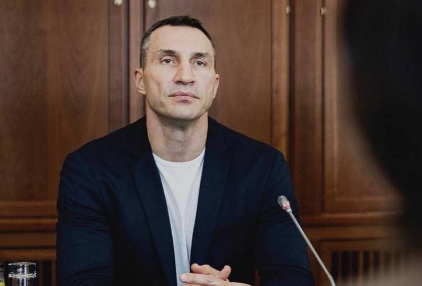Володимир Кличко звернувся до Роя Джонса і запитав він на боці росії чи тих, хто бореться за своє право жити
