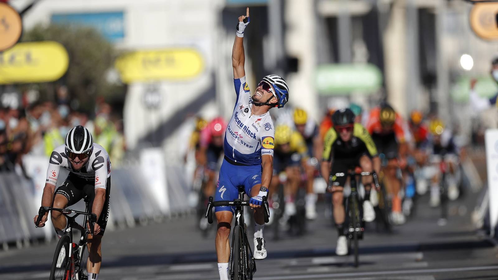 Французский гонщик выиграл этап Tour de France. Он посвятил победу отцу, умершему в июне