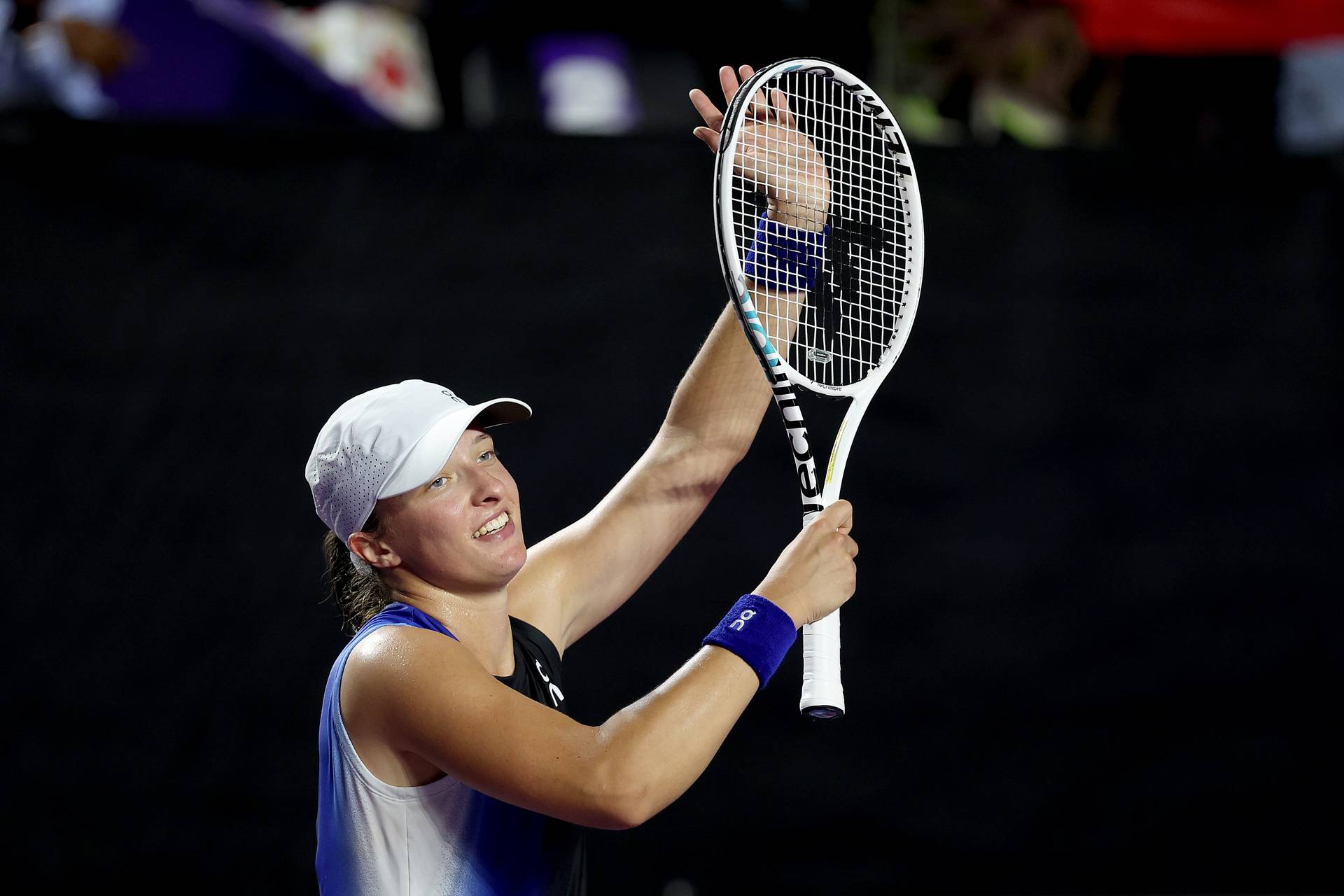 Итоговый турнир WTA: Швентек обыграла Вондроушову, Гауфф не оставила шансов Жабер