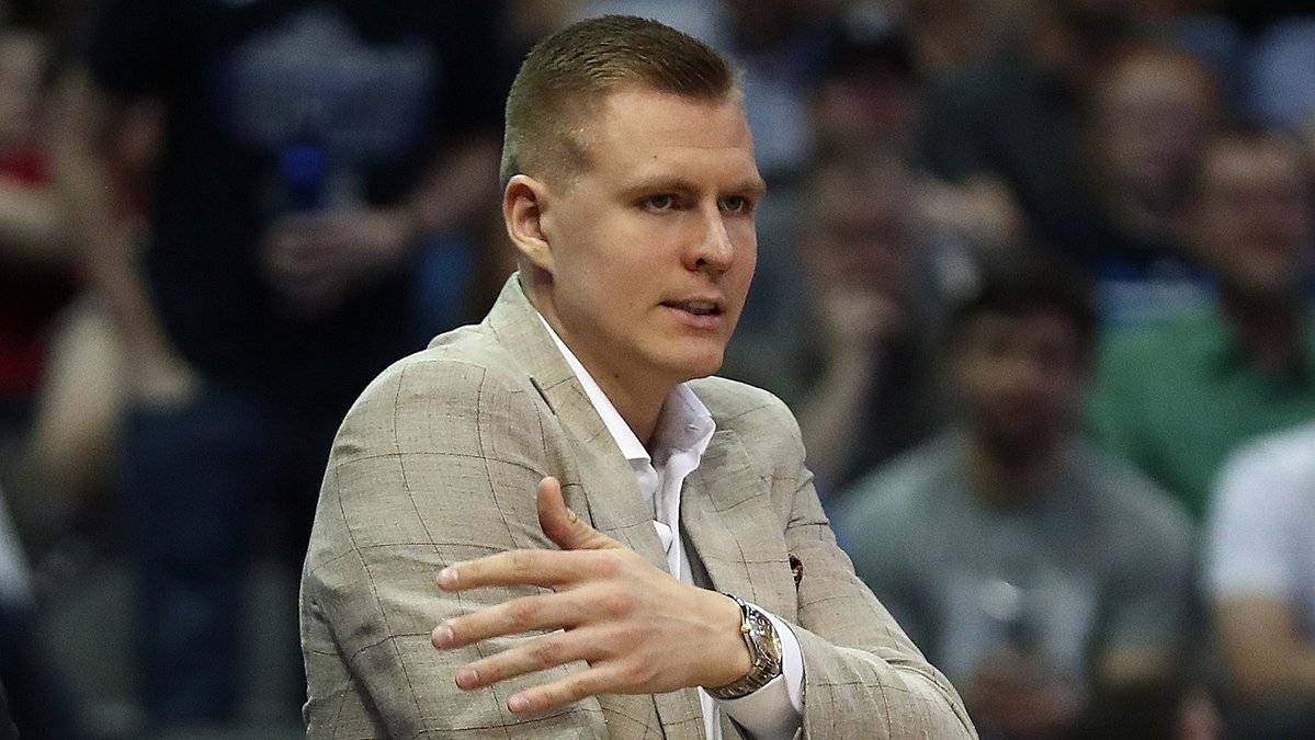 «Даллас» перезаключил контракт со скандальным форвардом