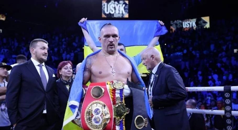Ексчемпіон світу назвав боксера, якого побоюється команда Усика