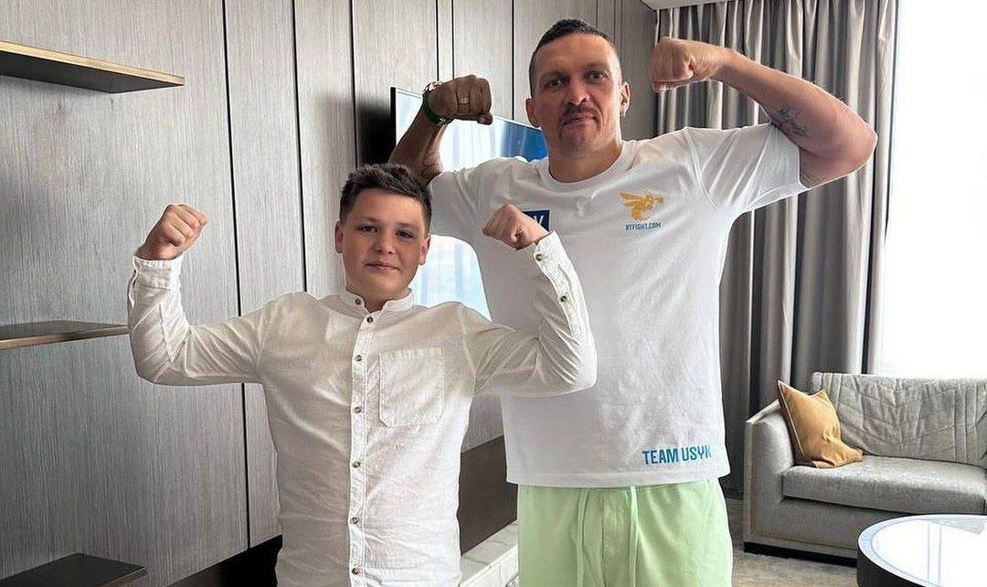 Усик зробив подарунок 13-річному синові загиблого солдата