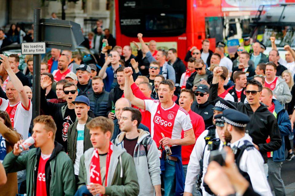 UEFA запретил фанатам «Аякса» посещать выездную игру с «Челси»