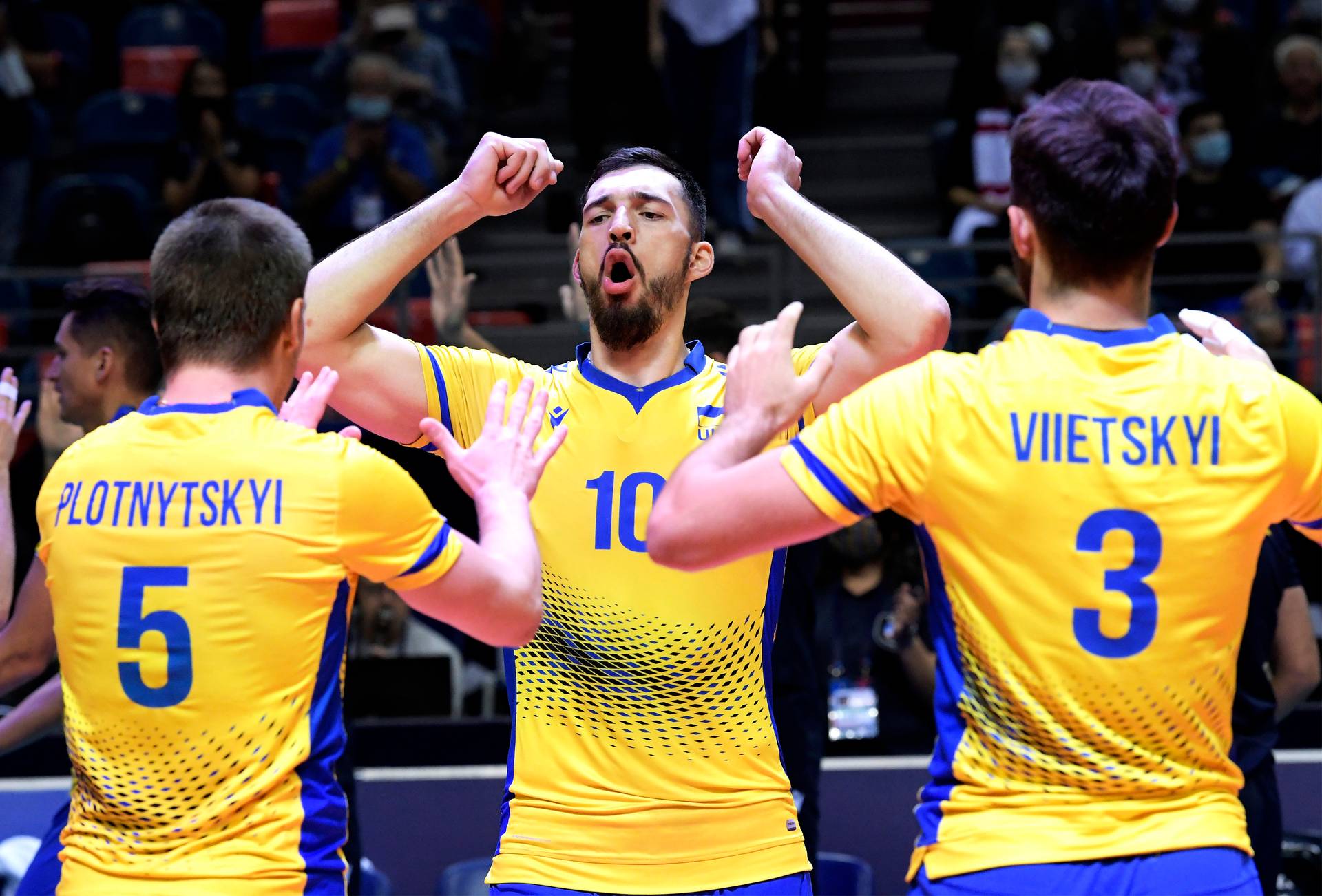 На старті плей-офф чемпіонату Європи Україна зіграє з Росією – жарко буде як на майданчику, так і за її межами
