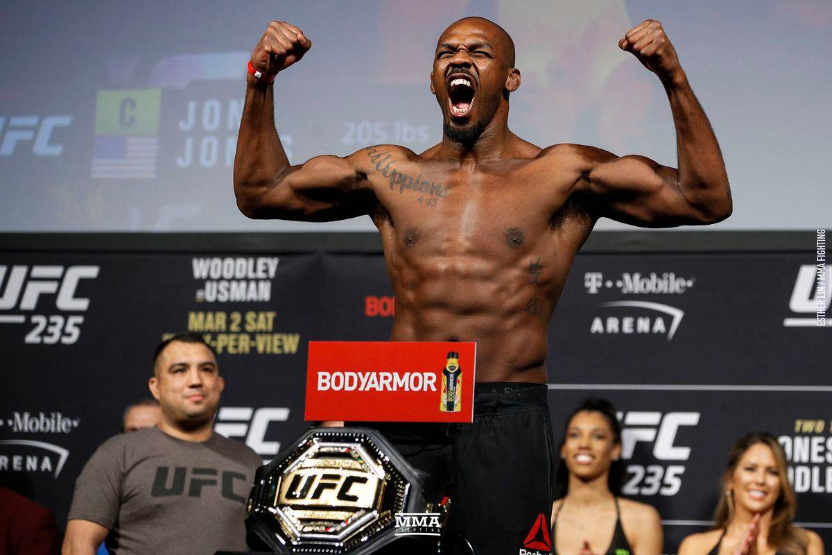 Джонс нанял боксерского промоутера. Экс-чемпион UFC желает выйти в октагон с Нганну
