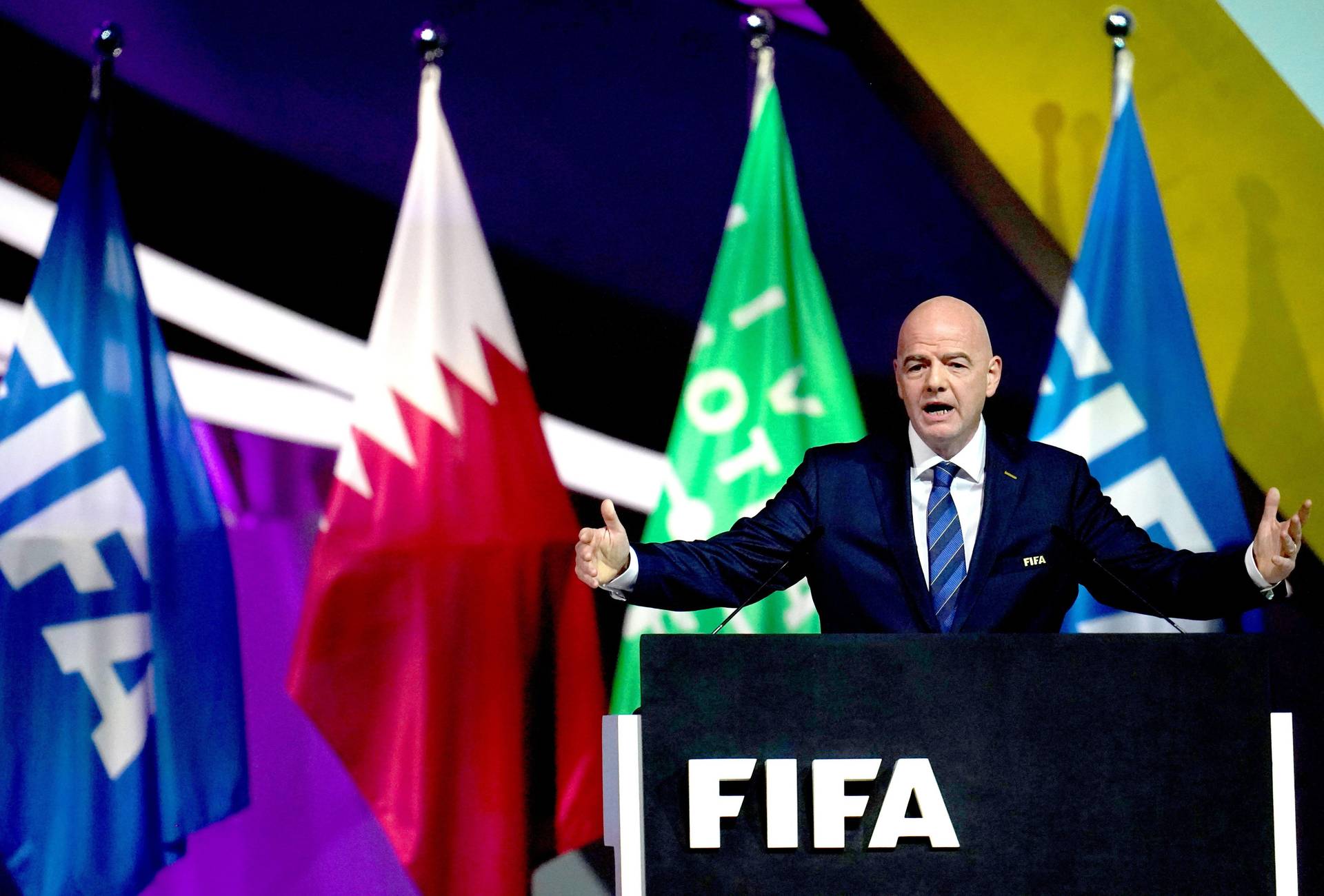 Рашизму в футболе быть! FIFA не стала исключать россию из организации