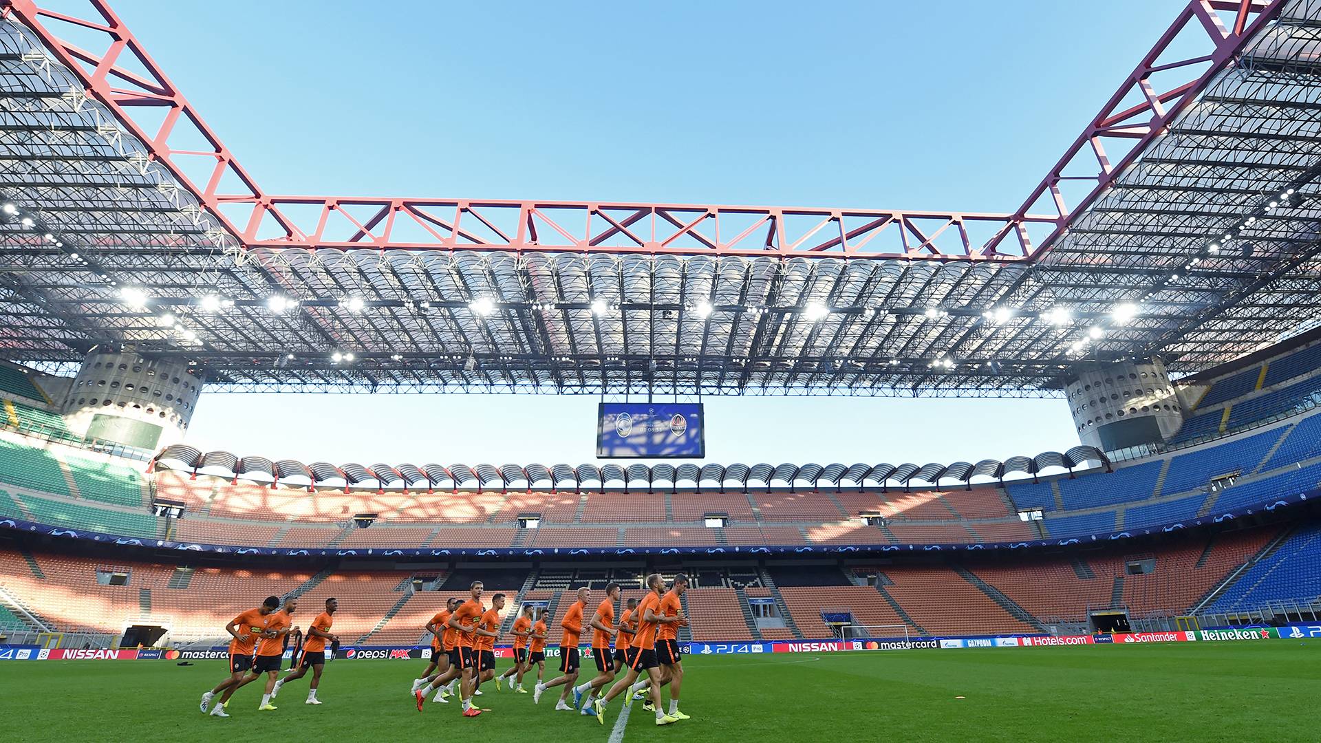 «Шахтер» провел открытую тренировку на «Сан Сиро»