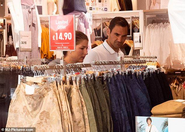 Федерера окружила толпа поклонников в одном из бутиков Лондона