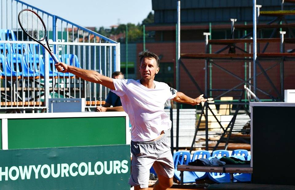 Стаховский выиграл в двух и прошел во второй раунд турнира в Орлеане