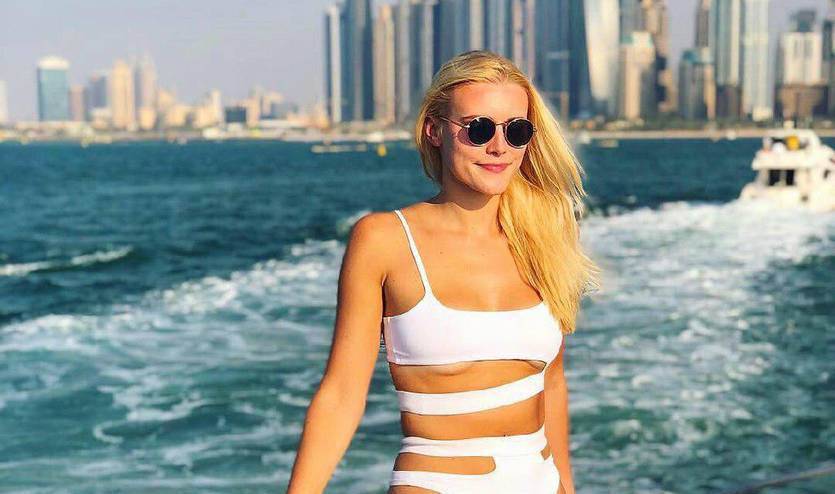 В МЮ новый работник. Она – модель нижнего белья и ведет шоу о регби