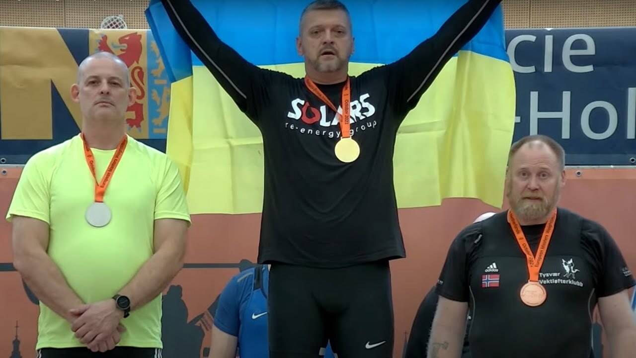 На Закарпатті тракторист нокаутував чемпіона світу з важкої атлетики. Відео