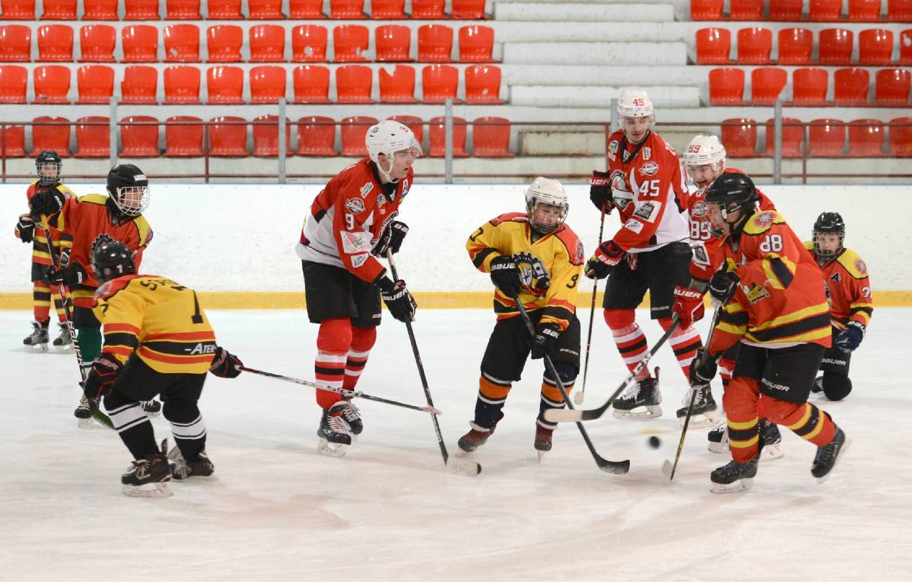 Игроки ХК «Донбасс» провели товарищеский матч с «Автомобилистом-2006»