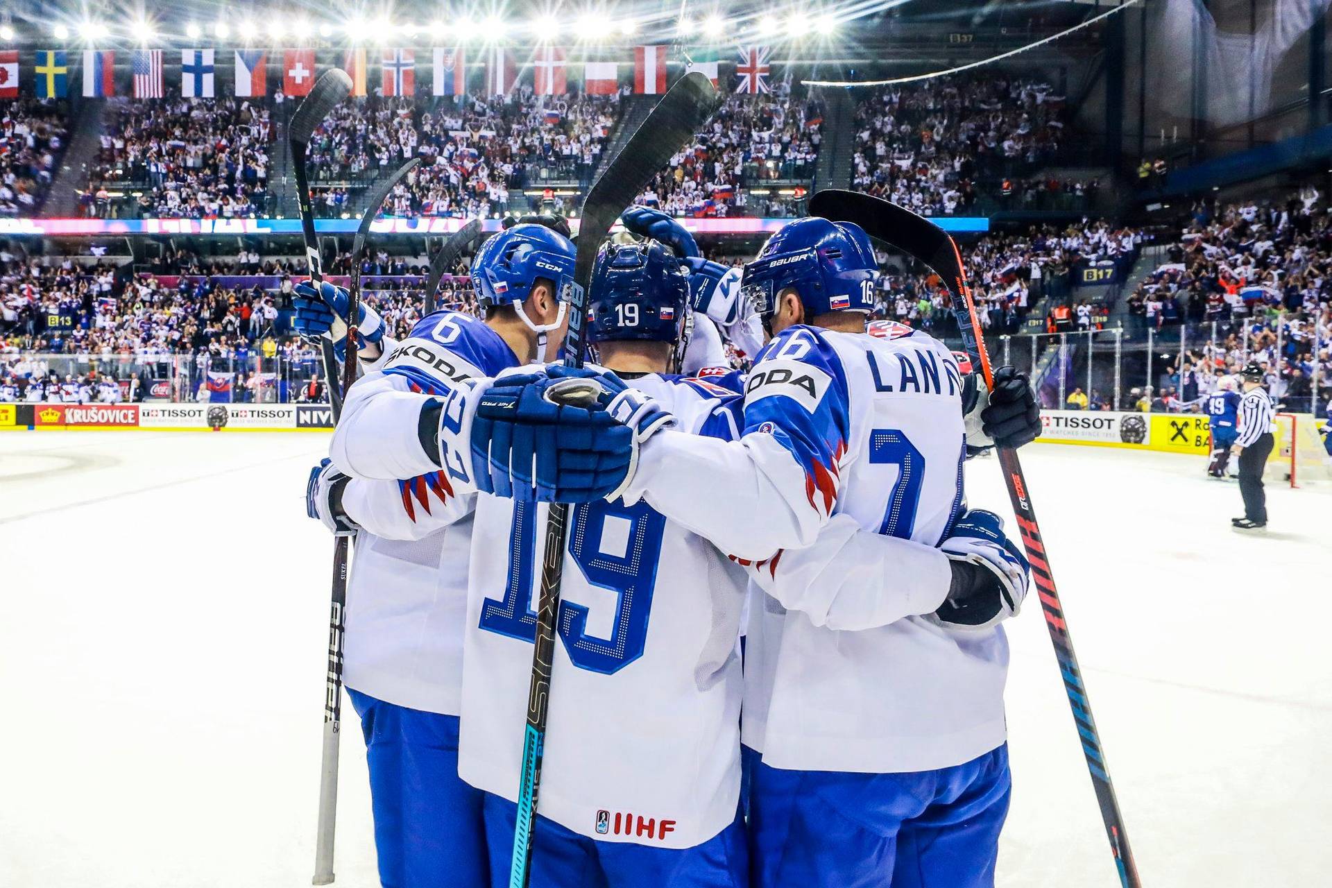 Словакия переиграла Великобританию и продолжает верить в выход из группы