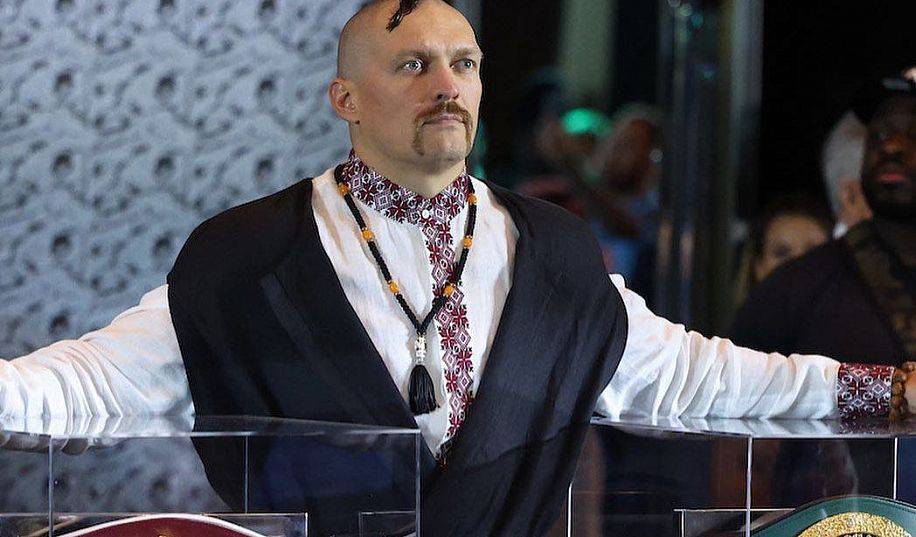 Олександр Усик зустрівся з українськими військовими