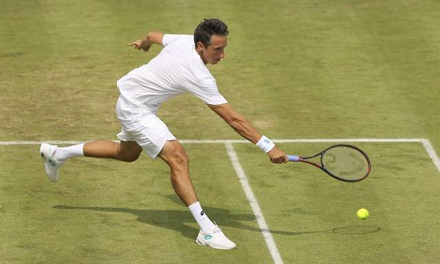 Стаховский попал в битву, но вышел из нее победителем и пробился во второй круг Ньюпорта