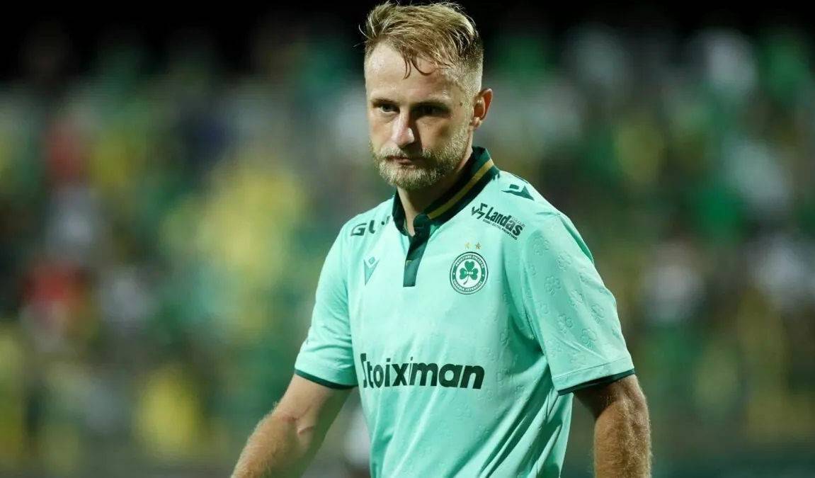Роман Безус феєрить в Лізі конференцій. Український футболіст зробив хет-трик 