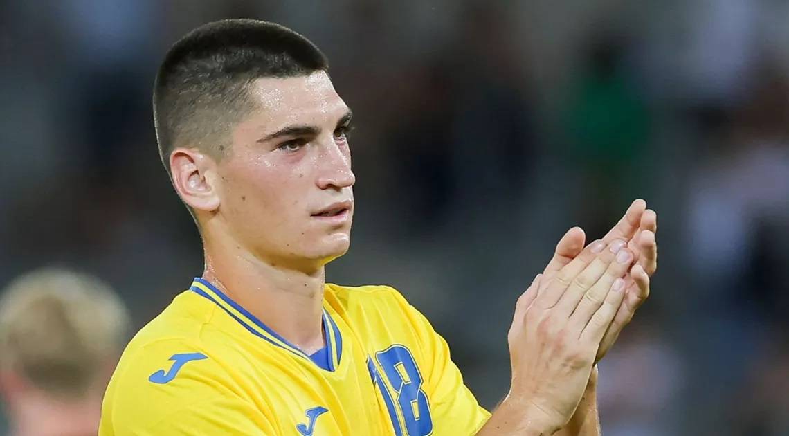 Мельгоса довызвал в молодежку Павлюка