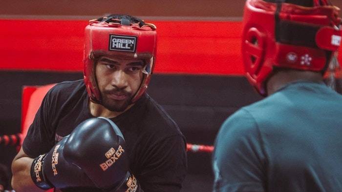 Боєць MMA загинув після нападу з боку чотирьох чоловік. Його пам'ять вшанували Адесанья і Хукер