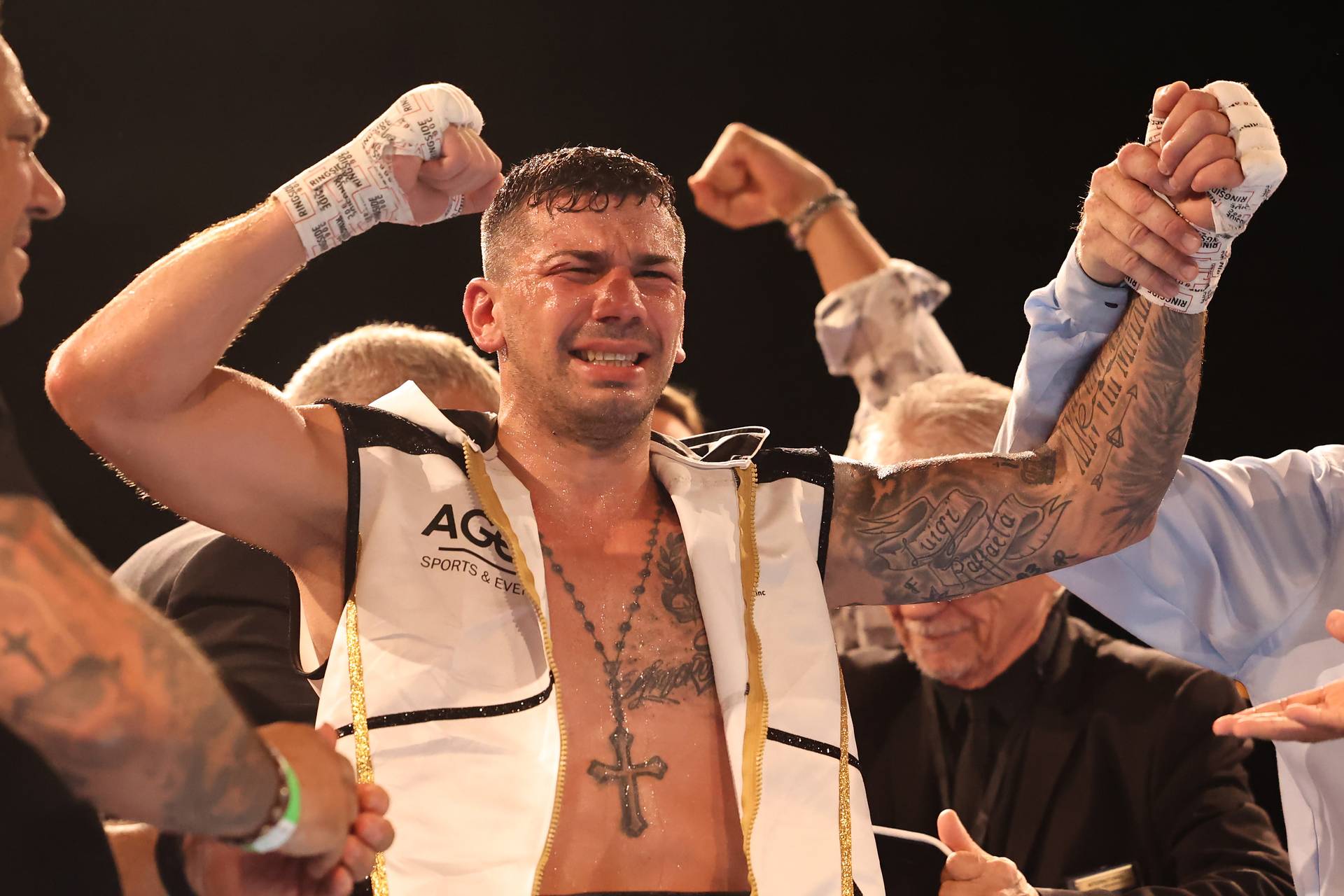 Німецький середньоваговик завдав дебютної поразки своєму супернику і став новим чемпіоном світу IBF