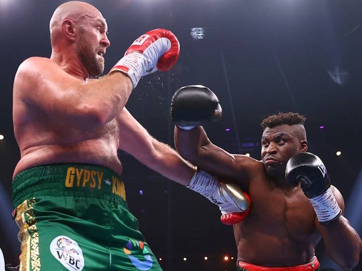 Колишній чемпіон UFC відповів, чи програв Ф'юрі в бою з Нганну