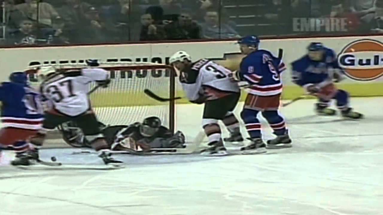 А так можно было? Удар скорпиона в НХЛ