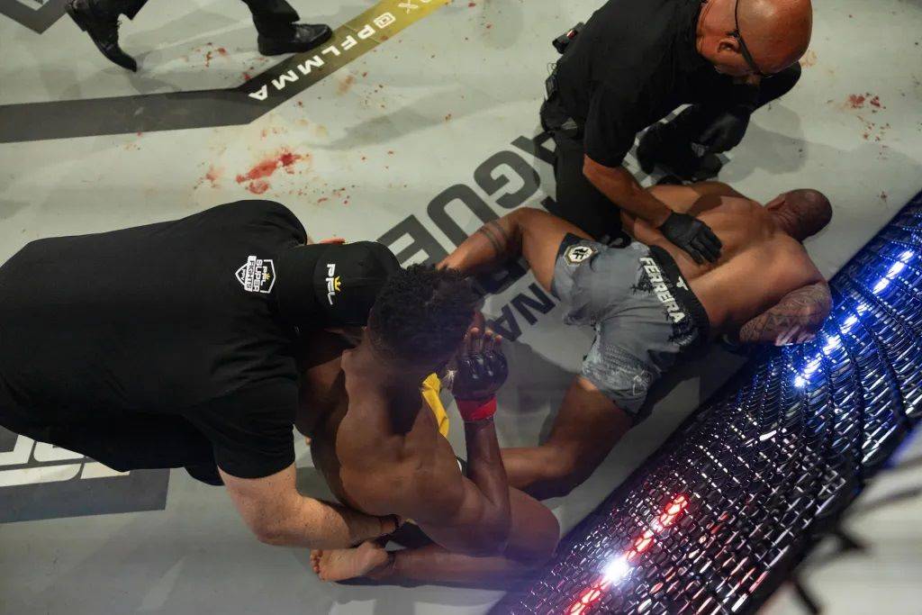 Нганну тріумфально повернувся до MMA – суперник швидко знепритомнів