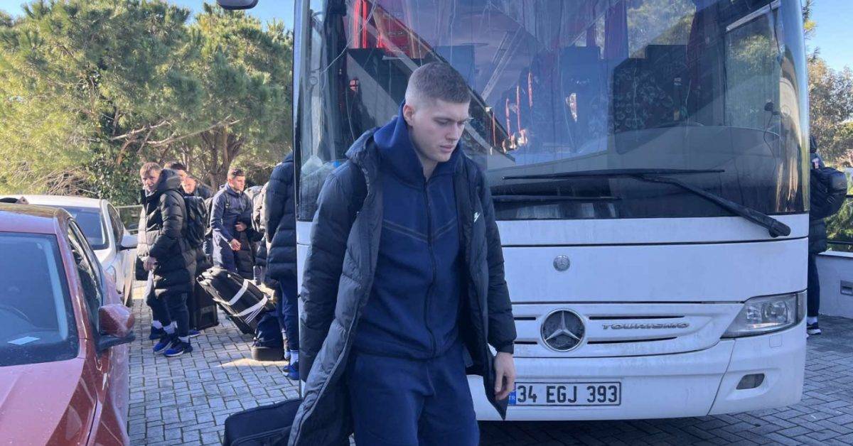 «Дніпро-1» в складі 27-ми гравців відправився до Туреччини