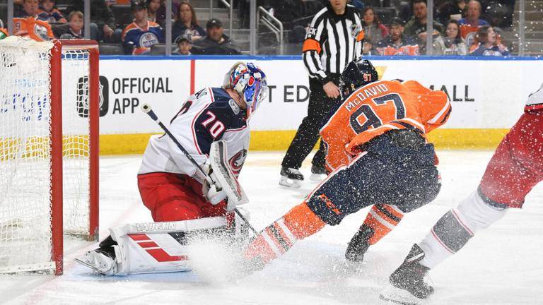 «Коламбус» потерпел третье поражение подряд и покинул зону плей-офф 