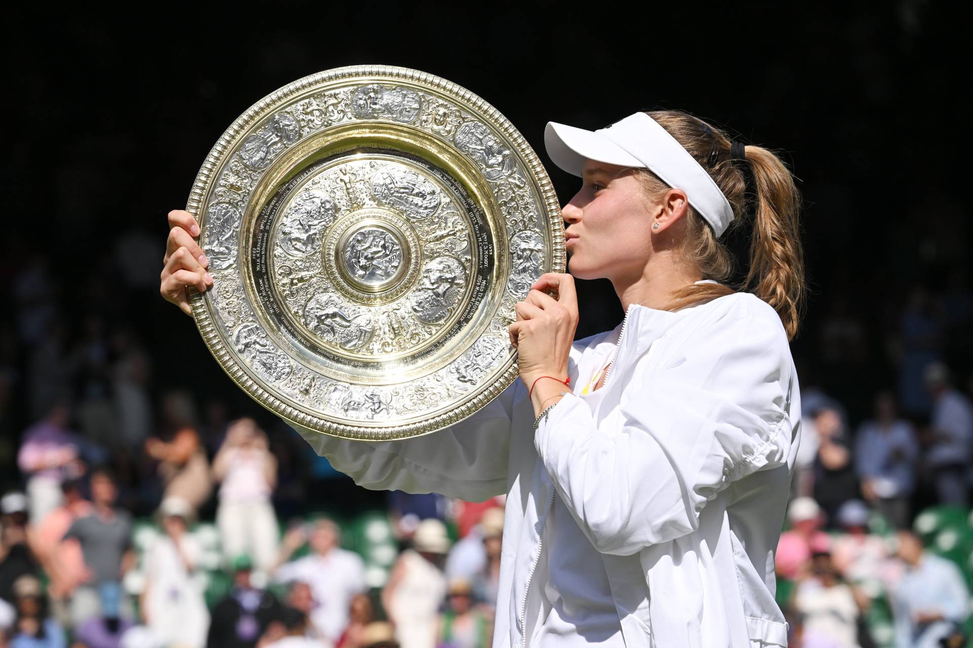 «Я не выбирала, где мне родиться». Чемпионка Wimbledon включила «дурочку» и не осудила войну и действия путина