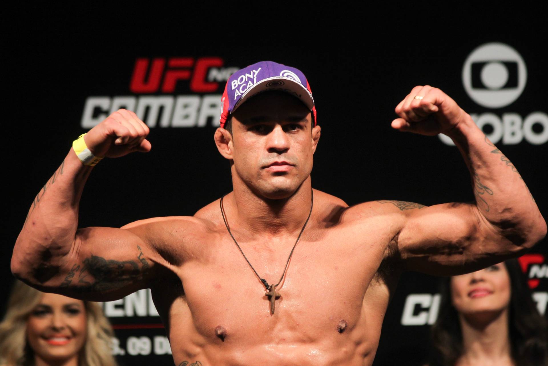 Ему это точно под силу. Экс-чемпион UFC в полутяжелом дивизионе бросил вызов братьям Полам