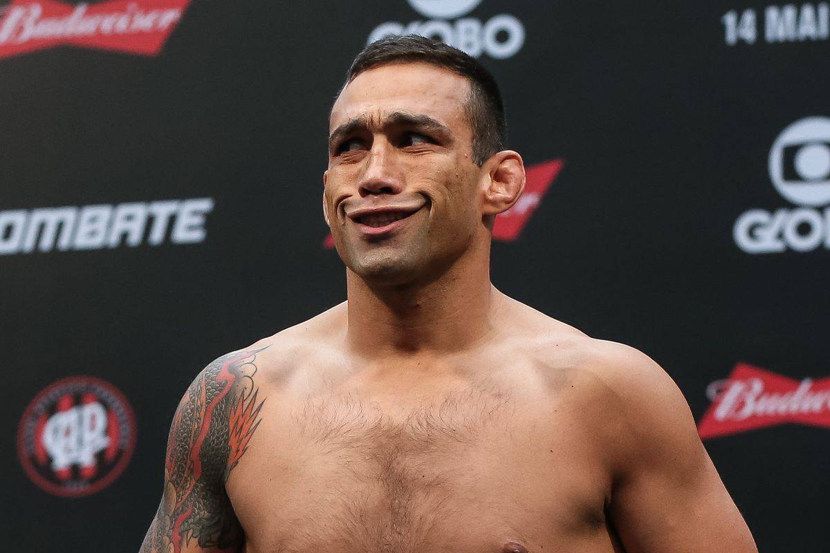 Легендарный 47-летний экс-чемпион UFC не хочет завершать карьеру