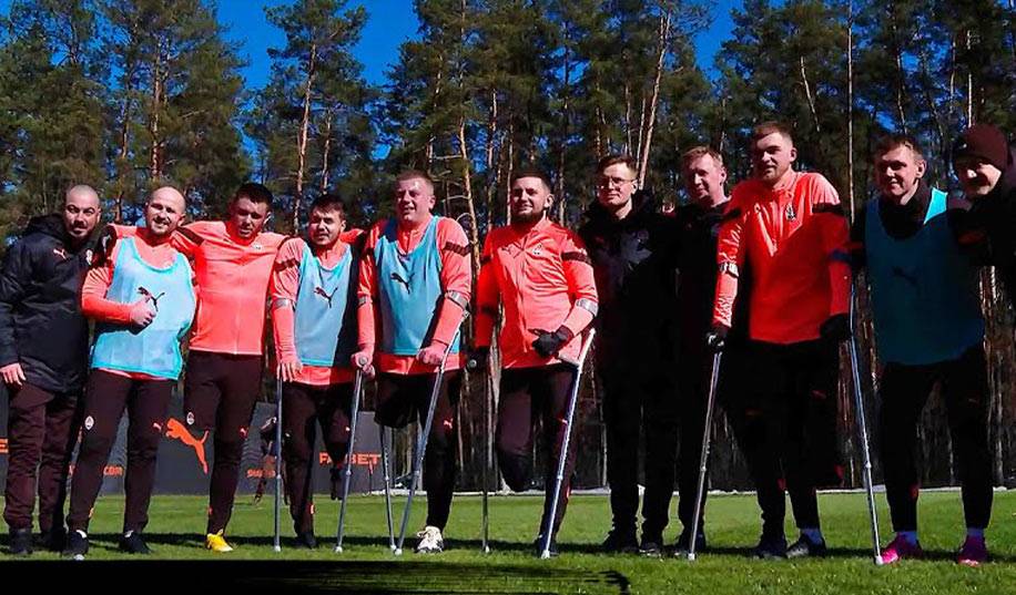 Шахтер показал тренировку команды для военных с ампутациями