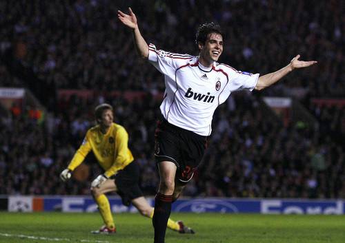 Ровно 13 лет назад Кака забил легендарный мяч в ворота МЮ