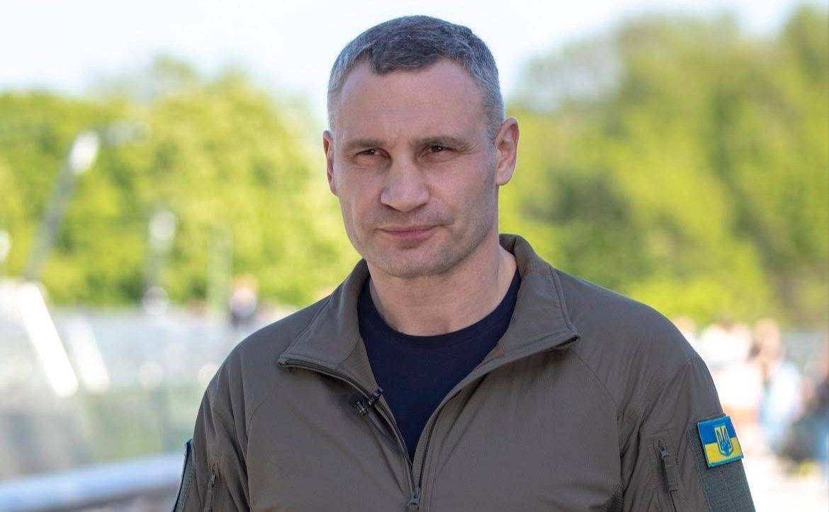 Кличко показав дрон, який вдарив по центру Києва
