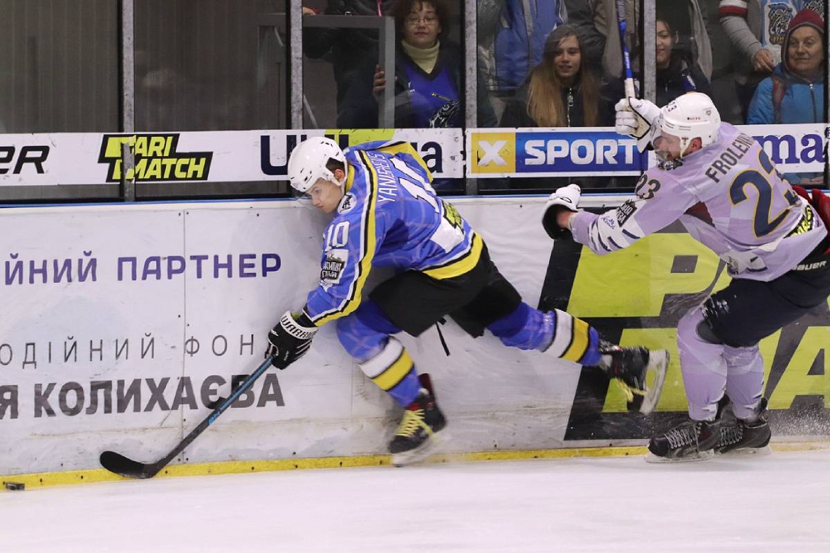 «Днепр» забросил 13 шайб «Ледяным Волкам» и вернул себе второе место в турнирной таблице
