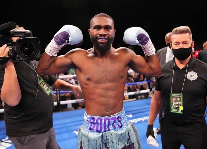 Непереможений нокаутер вимагає у IBF бій зі Спенсом