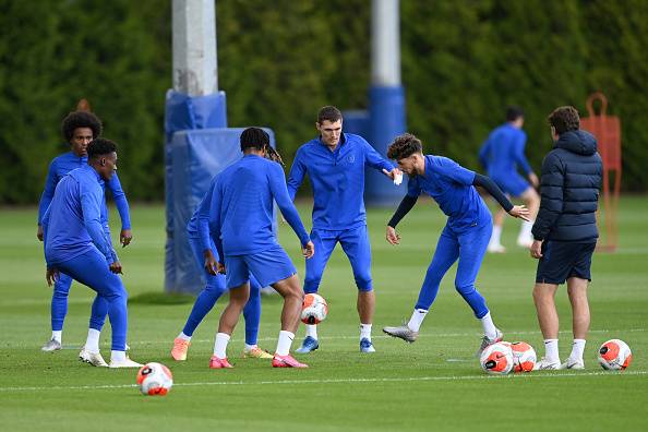 «Челси» презентовал гостевую форму на следующий сезон. Таких цветов у лондонцев еще не было