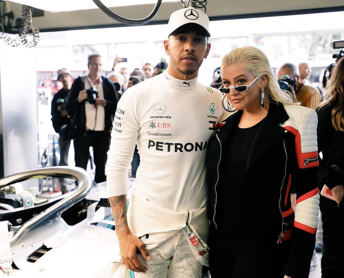 Хэмилтон выпустил трек под псевдонимом XNDA совместно с популярной певицей