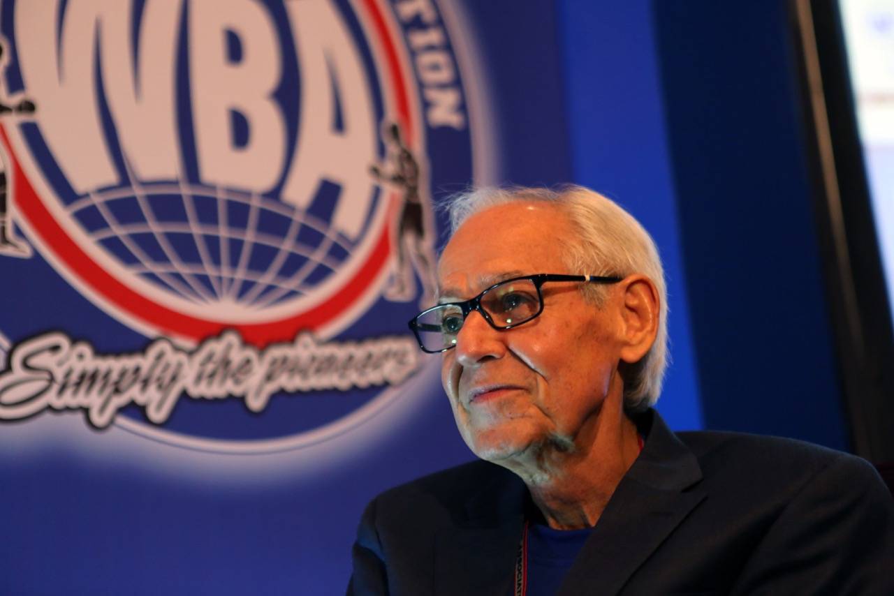 Мендоса на второй срок переизбран на пост президента WBA