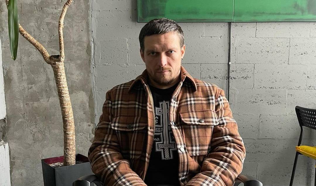 «Пузіко, я йду». Усик показав, як переслідує Ф'юрі в воді