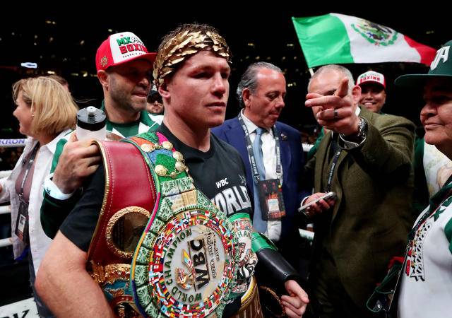 Альварес близький до повернення до PBC і веде переговори про бій з Мунгією