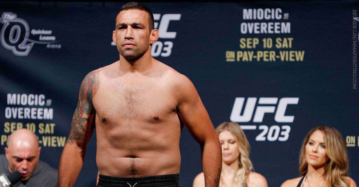 Бывший чемпион UFC намерен дебютировать в профессиональном боксе