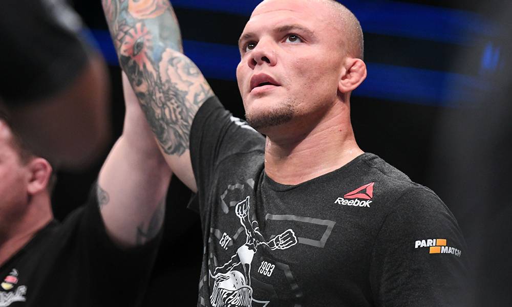 Смит: «Своим высокомерием Рокхолд заслужил на сломанную челюсть»