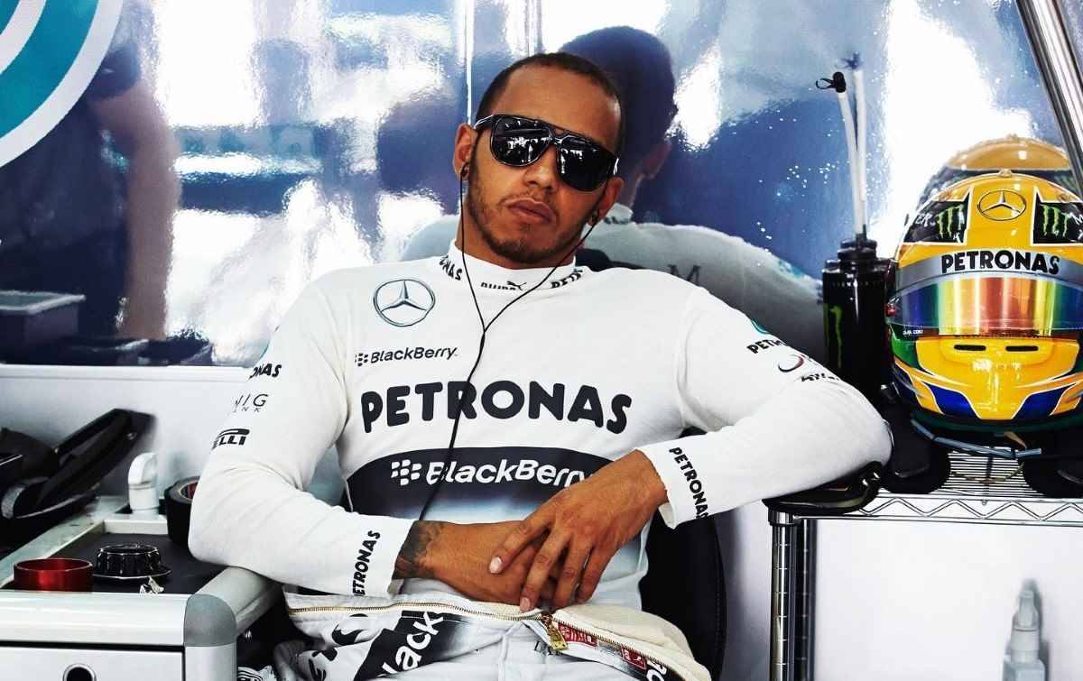 Хэмилтон провел последнюю гонку за Mercedes