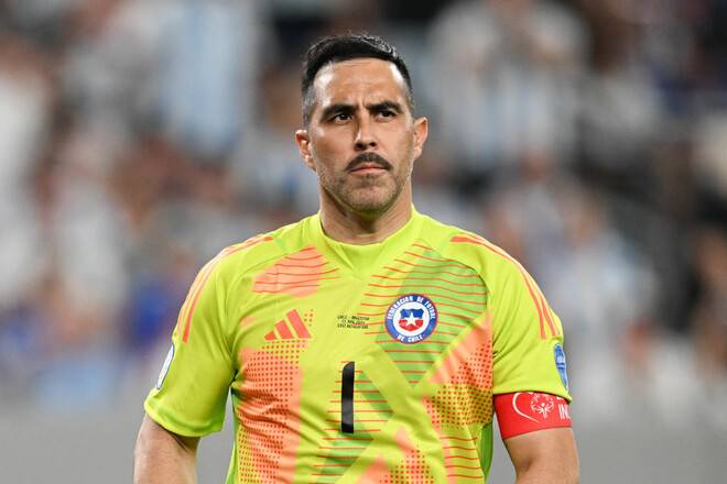 Колишній воротар Барселони та Манчестер Сіті завершив кар'єру