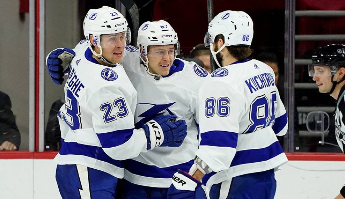 «Флорида» в гостях разнесла «Питтсбург», «Каролина» дома уступила «Тампе»